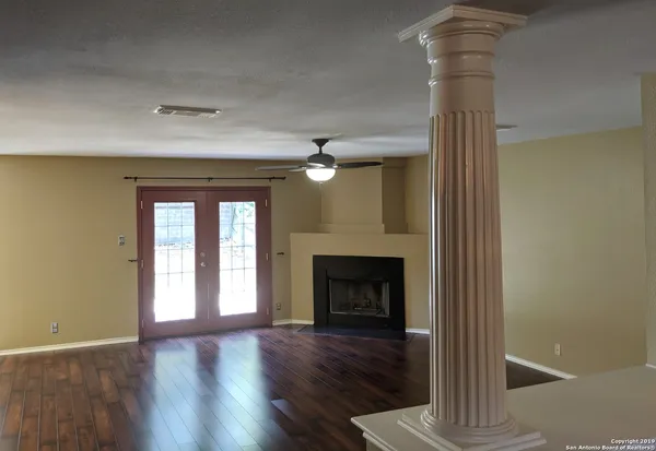 $1,995 | 8518 Park Olympia, Universal City, TX 78148
