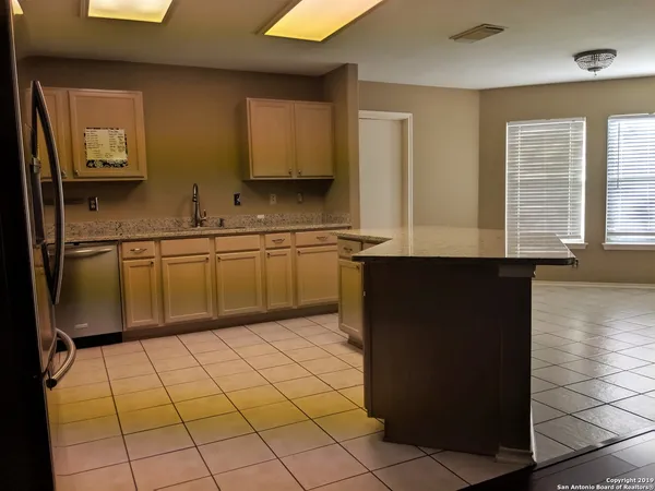 $1,995 | 8518 Park Olympia, Universal City, TX 78148