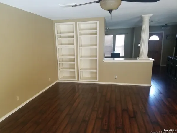$1,995 | 8518 Park Olympia, Universal City, TX 78148