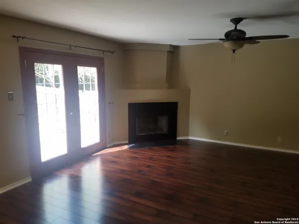 $1,995 | 8518 Park Olympia, Universal City, TX 78148