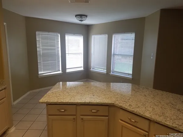 $1,995 | 8518 Park Olympia, Universal City, TX 78148
