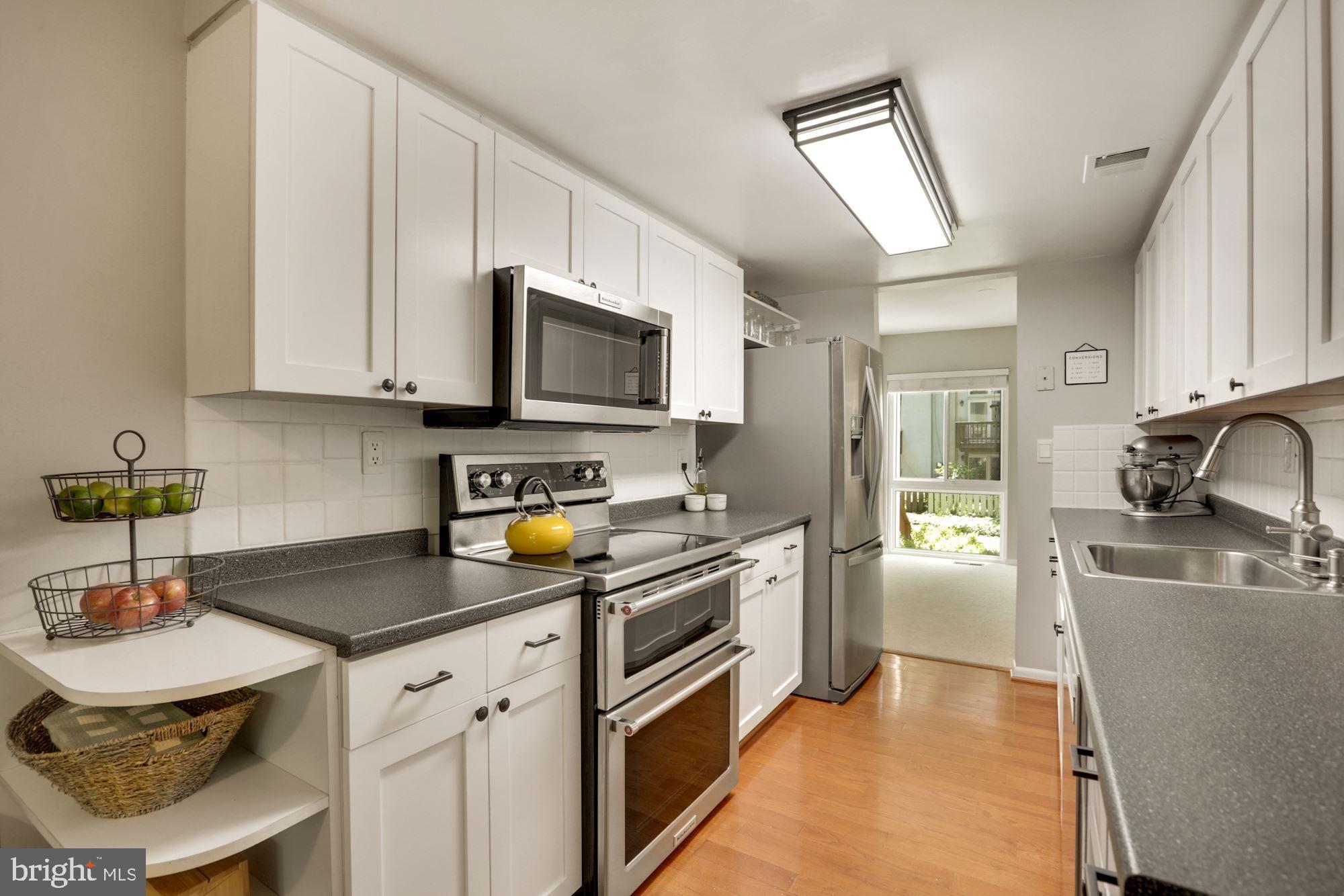 2383 Generation Drive Reston, VA 20191 - Photo 9 of 42 Kitchen