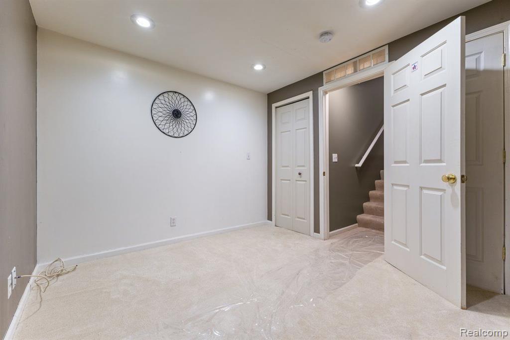 17036 Farmington Road Livonia, MI 48154 - Photo 28 of 38
