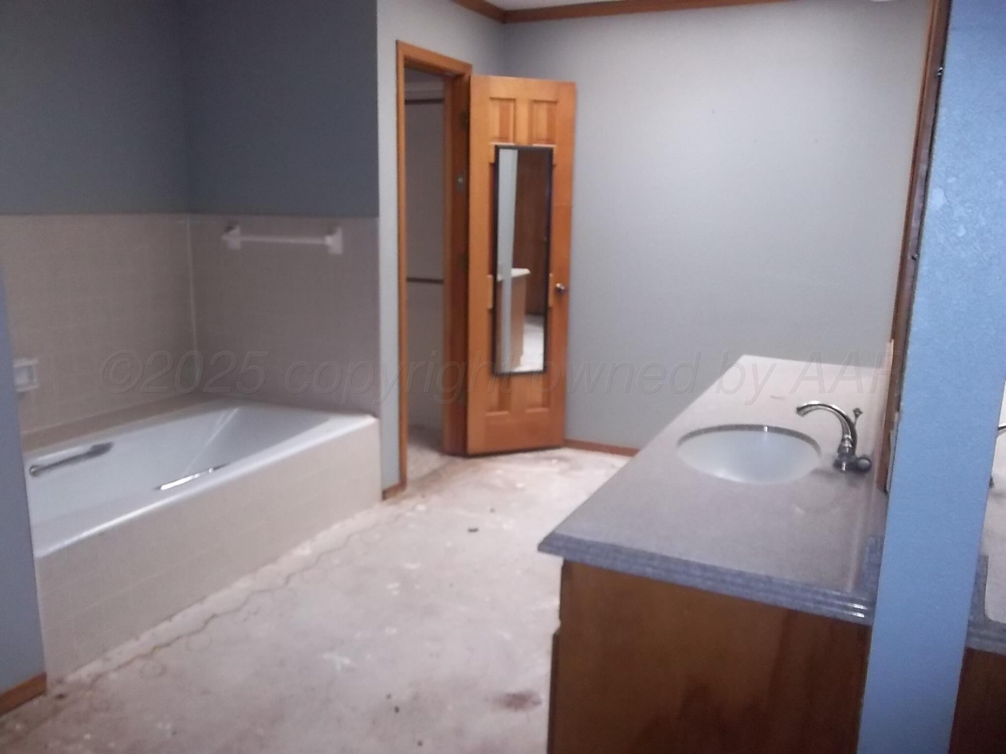 2001 Lister Street Borger, TX 79007 - Photo 17 of 27 102_4462