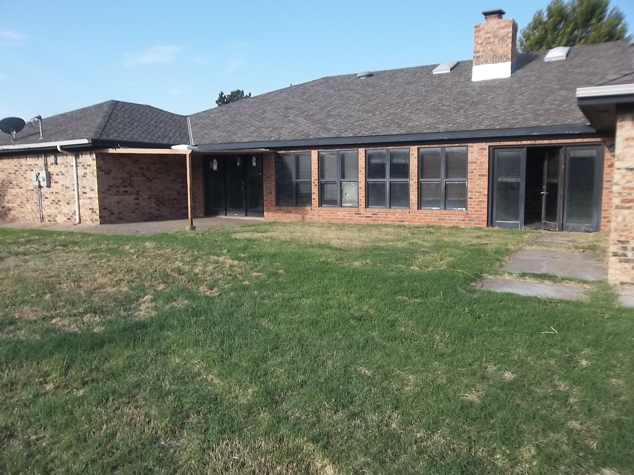 2001 Lister Street Borger, TX 79007 - Photo 4 of 27 102_4468