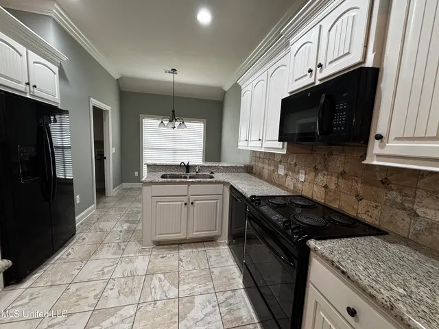 $2,100 | 990 Clubhouse Drive, Pearl, MS 39208