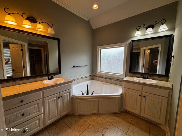 $2,100 | 990 Clubhouse Drive, Pearl, MS 39208