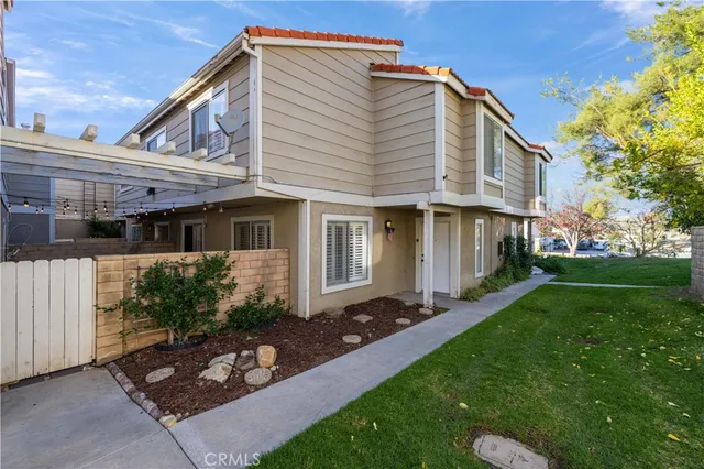 $529,995 | 31311 The Old Road, Unit B, Castaic, CA 91384
