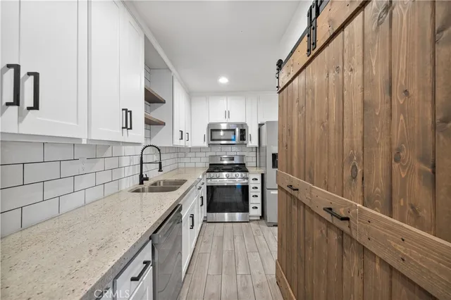 $529,995 | 31311 The Old Road, Unit B, Castaic, CA 91384