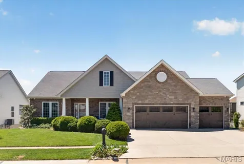 $550,000 | 322 Pointe Loma Boulevard, Lake St. Louis, MO 63367