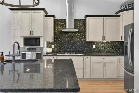 $550,000 | 322 Pointe Loma Boulevard, Lake St. Louis, MO 63367