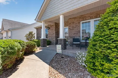 $550,000 | 322 Pointe Loma Boulevard, Lake St. Louis, MO 63367