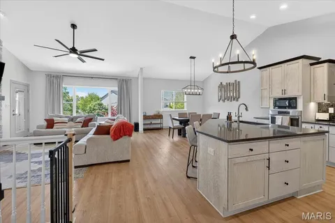 $550,000 | 322 Pointe Loma Boulevard, Lake St. Louis, MO 63367