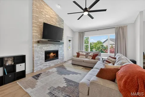 $550,000 | 322 Pointe Loma Boulevard, Lake St. Louis, MO 63367