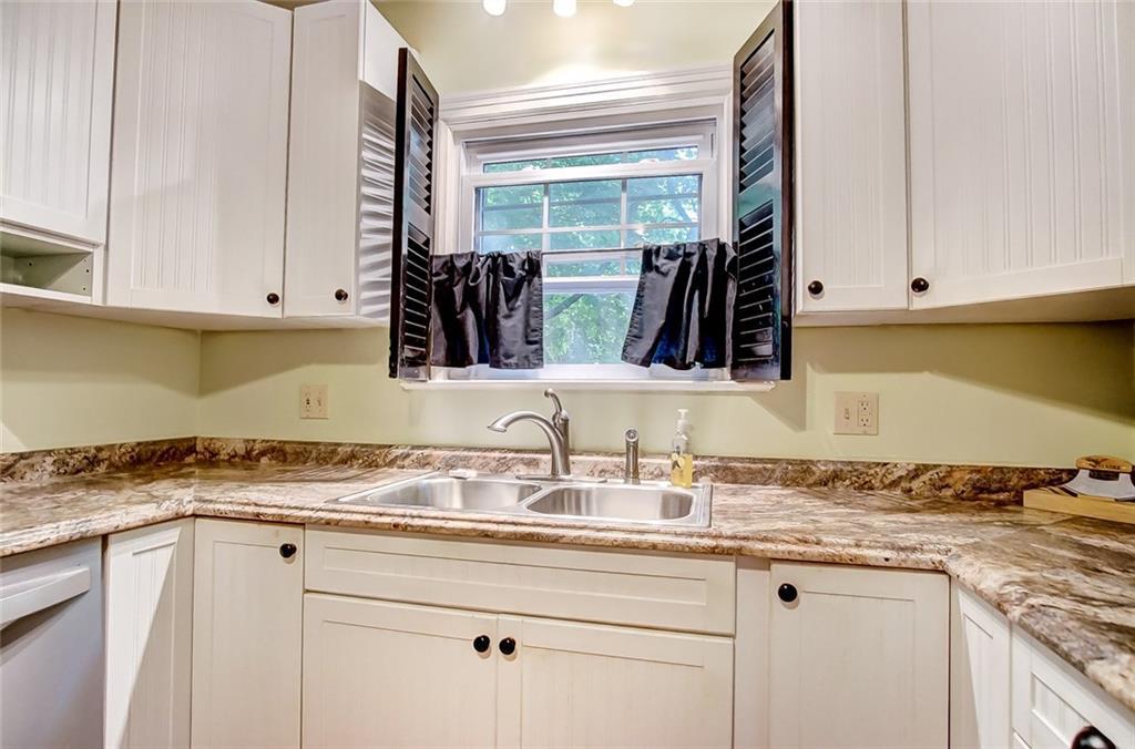 1518 Crestview Drive Springfield, OH 45504 - Photo 6 of 37