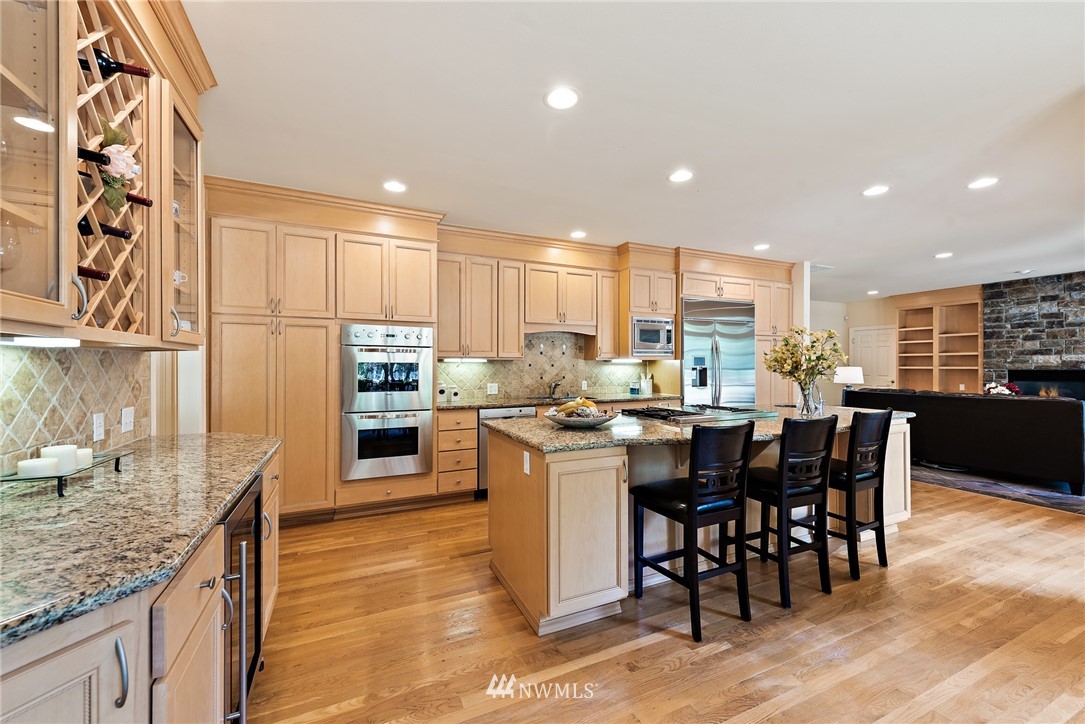 18416 Southeast 195th Place Renton, WA 98058 - Photo 10 of 32 a kitchen with a table and chairs