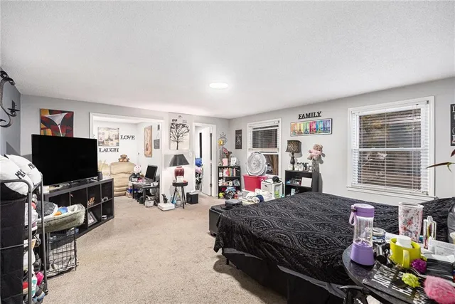 $389,000 | 901 East 109th Terrace, Kansas City, MO 64131