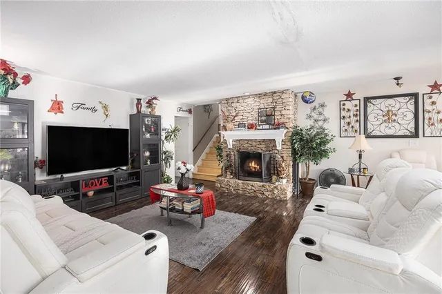 $389,000 | 901 East 109th Terrace, Kansas City, MO 64131