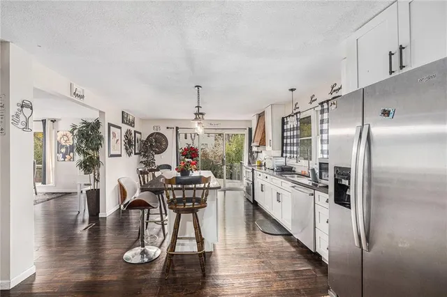 $389,000 | 901 East 109th Terrace, Kansas City, MO 64131