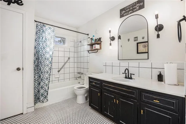 $389,000 | 901 East 109th Terrace, Kansas City, MO 64131