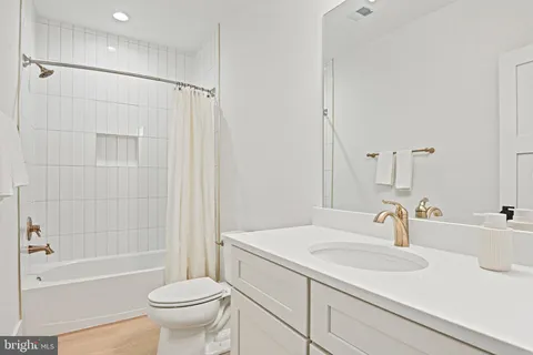 $3,450,000 | 352 Ayr Hill Avenue Northeast, Vienna, VA 22180