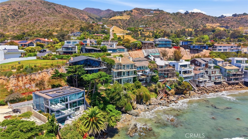 31532 Victoria Point Road Malibu, CA 90265 - Photo 3 of 44
