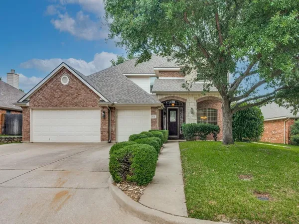 $544,900 | 931 Park Forest Drive, Hurst, TX 76053