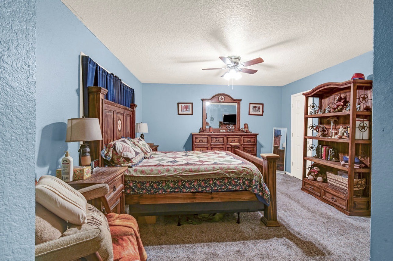1226 Frontier Trail Angleton, TX 77515 - Photo 16 of 42 Gallery Image 16