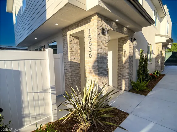 $1,239,000 | 15336 Colorado Avenue, Paramount, CA 90723