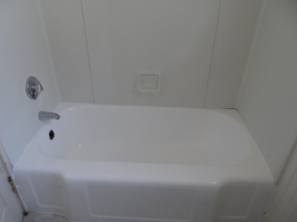 11 Chestnut Street, Unit 2R Wakefield, MA 01880 - Photo 5 of 10