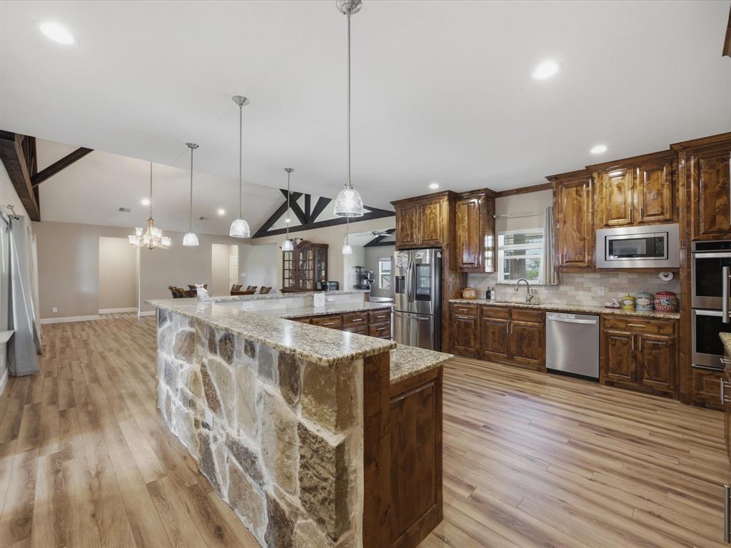 1032 Justin Drive Springtown, TX 76082 - Photo 10 of 40