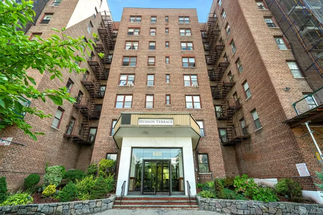 $105,000 | 650 Warburton Avenue, Unit 6M, Yonkers, NY 10701