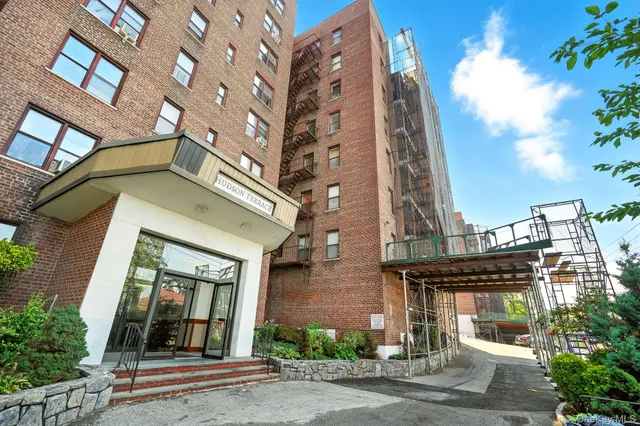 $105,000 | 650 Warburton Avenue, Unit 6M, Yonkers, NY 10701
