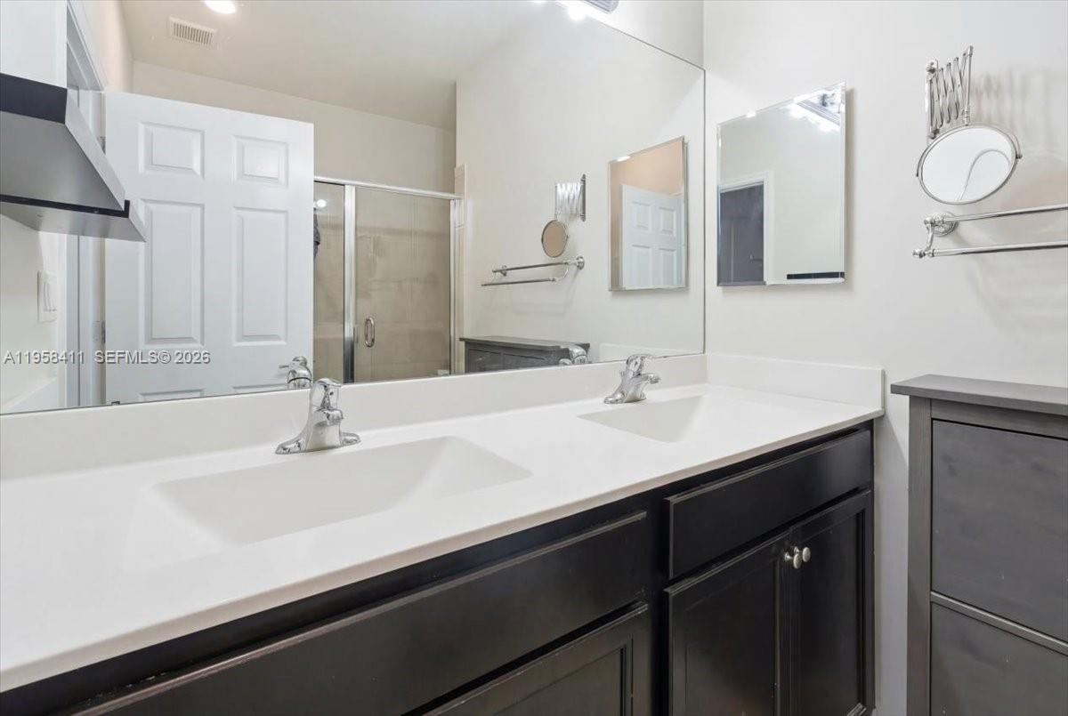 11456 Southwest 252nd Terrace Homestead, FL 33032 - Photo 12 of 32