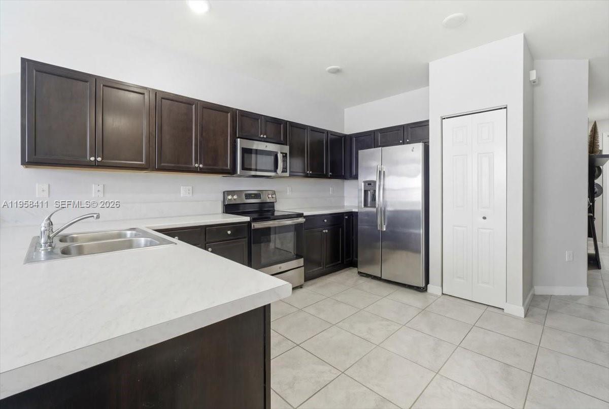 11456 Southwest 252nd Terrace Homestead, FL 33032 - Photo 3 of 32