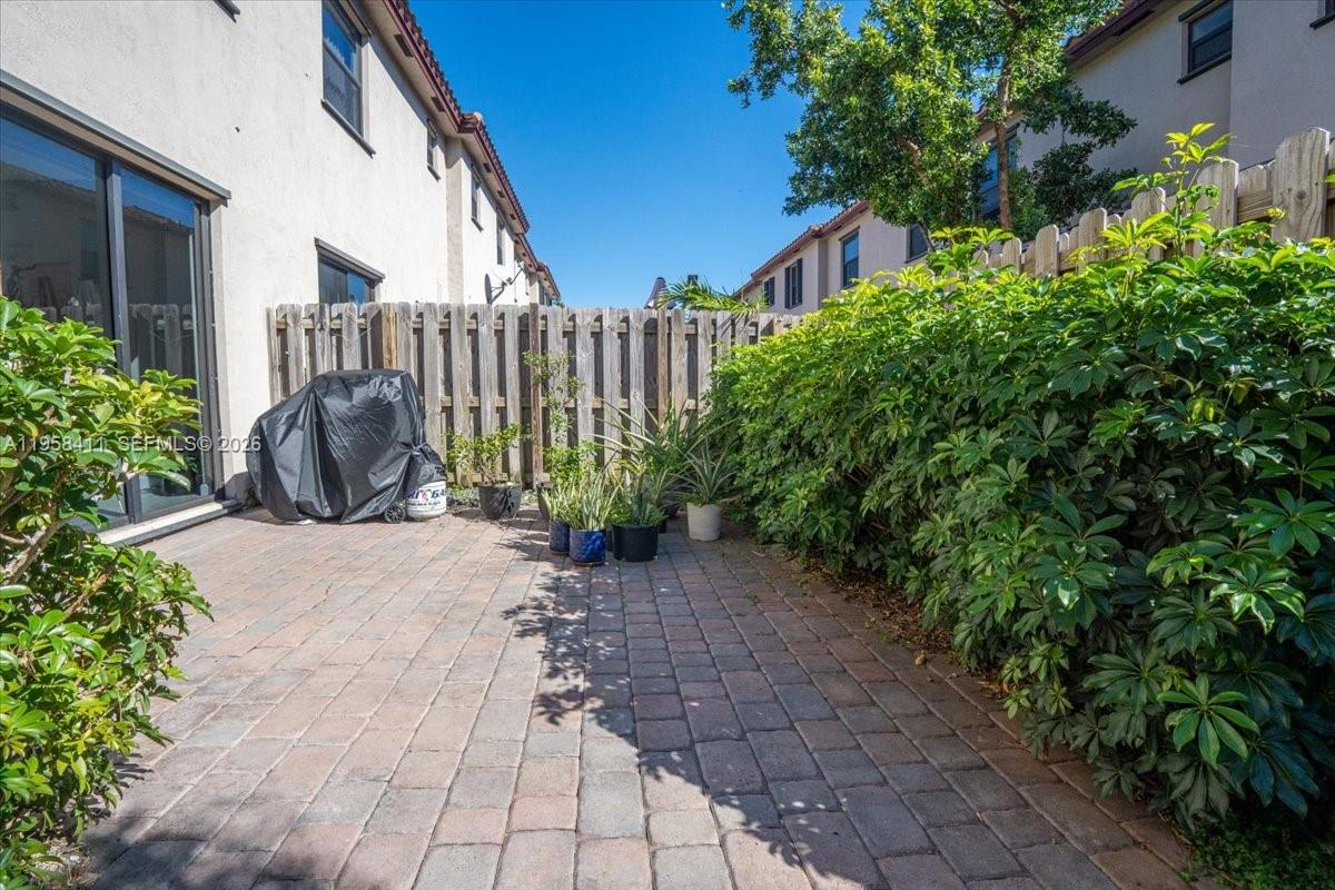 11456 Southwest 252nd Terrace Homestead, FL 33032 - Photo 8 of 32