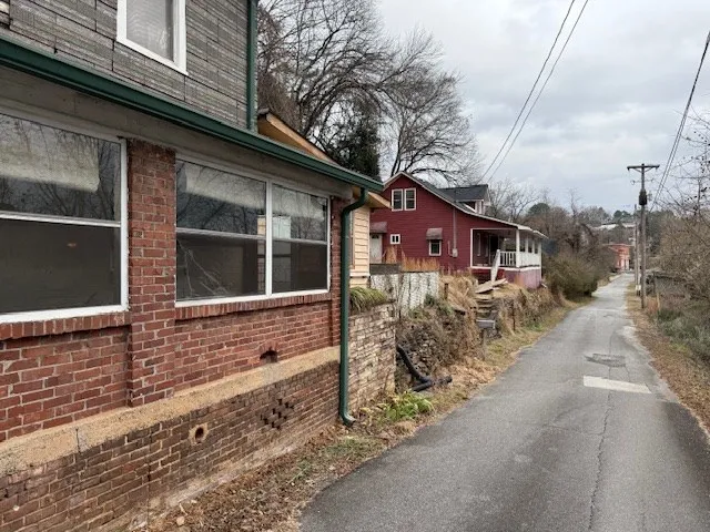 a view of house with a street