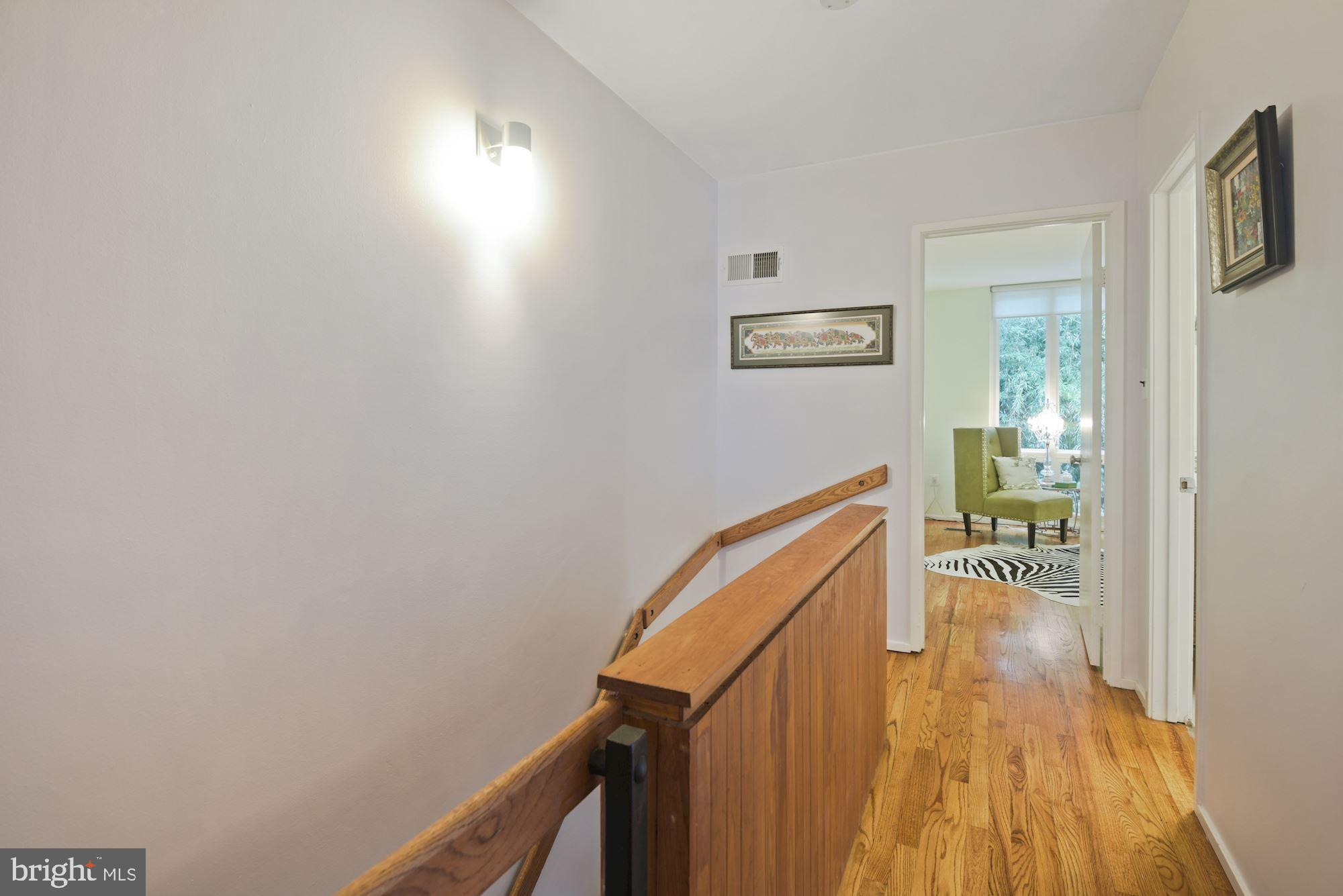11597 Maple Ridge Road Reston, VA 20190 - Photo 17 of 34 Upper Hall