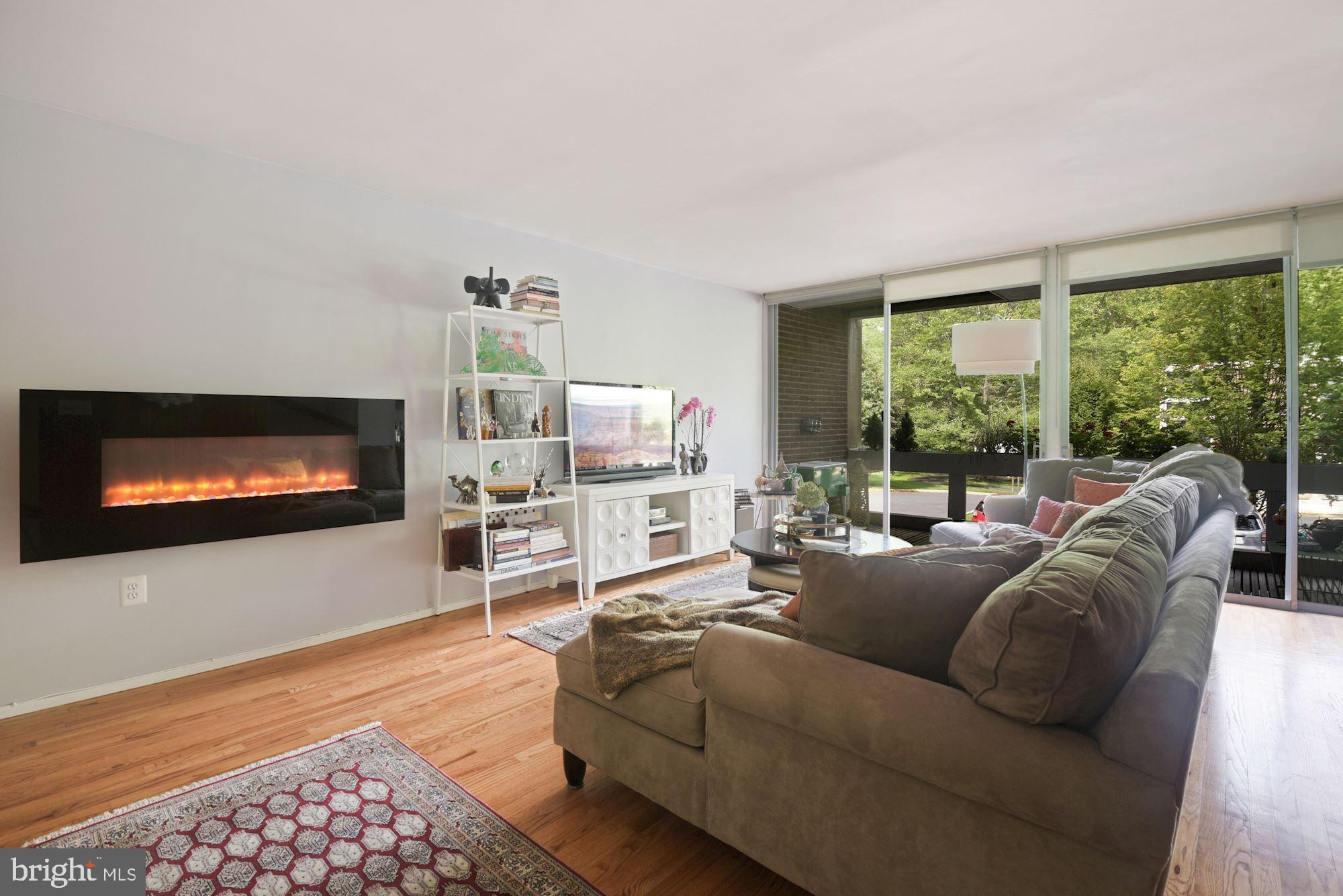 11597 Maple Ridge Road Reston, VA 20190 - Photo 3 of 34 Great Room