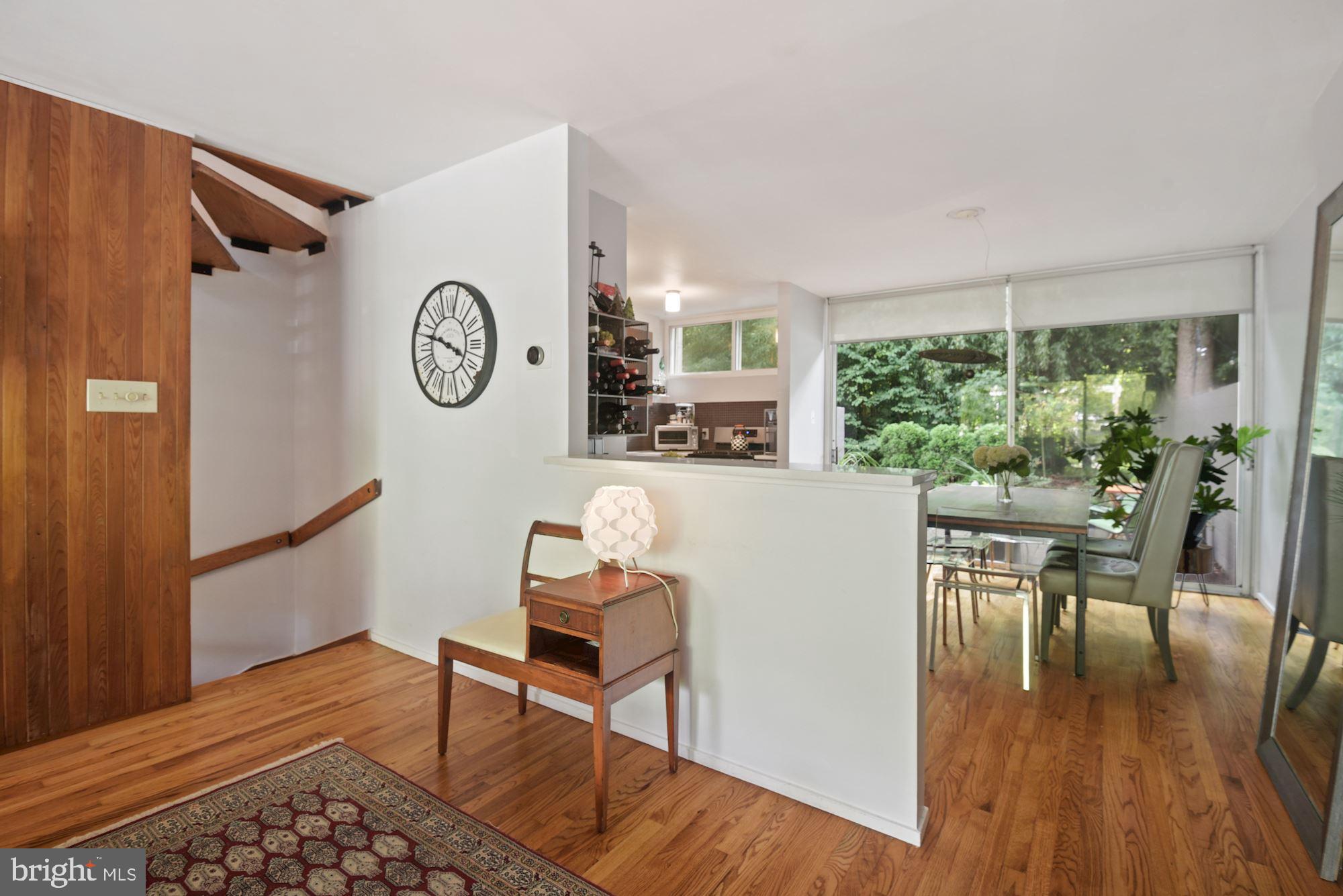11597 Maple Ridge Road Reston, VA 20190 - Photo 8 of 34 Great Room