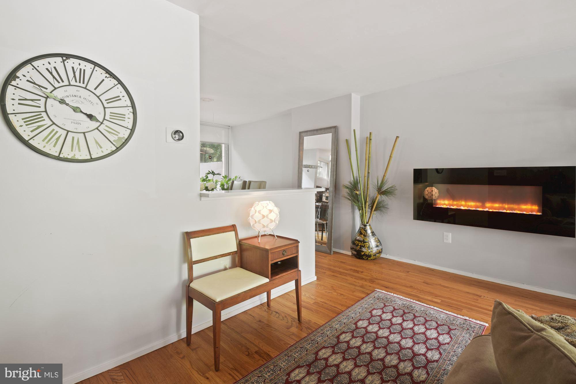 11597 Maple Ridge Road Reston, VA 20190 - Photo 9 of 34 Great Room