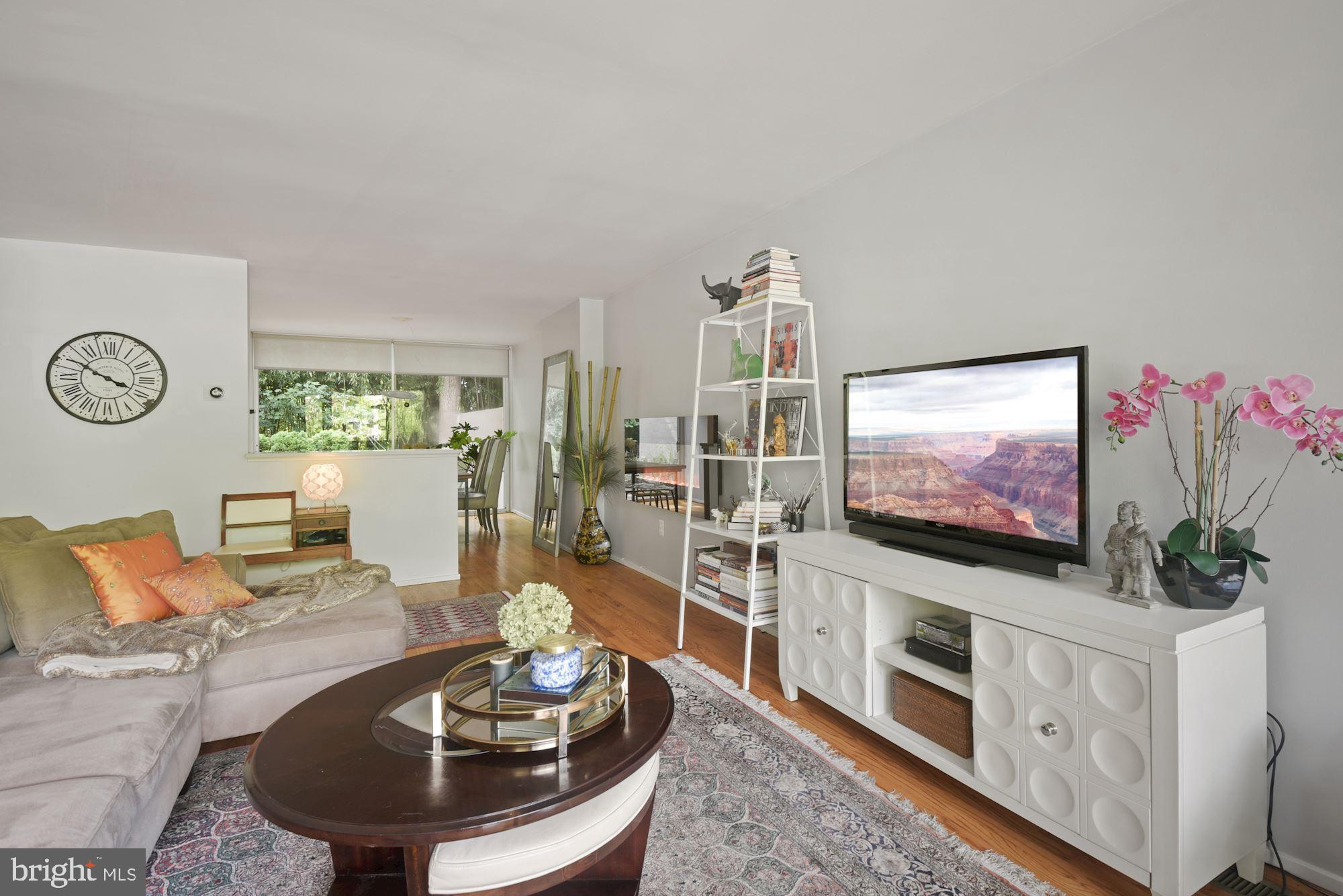 11597 Maple Ridge Road Reston, VA 20190 - Photo 10 of 34 Great Room