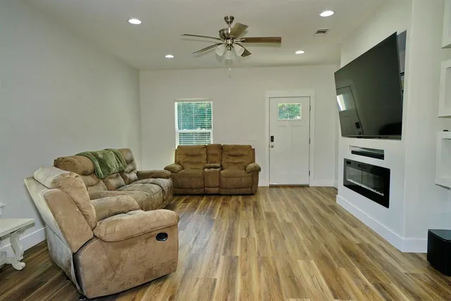 $2,200 | 168 Engelbrecht Road, DeFuniak Springs, FL 32433