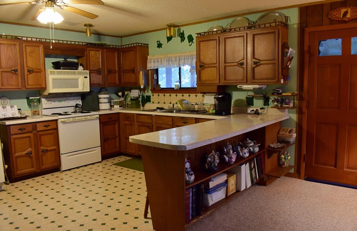 1344 Lakewood Village Road, Unit 9 Spring City, TN 37381 - Photo 23 of 72 1344 lakewood village kitchen 4 (Medium)