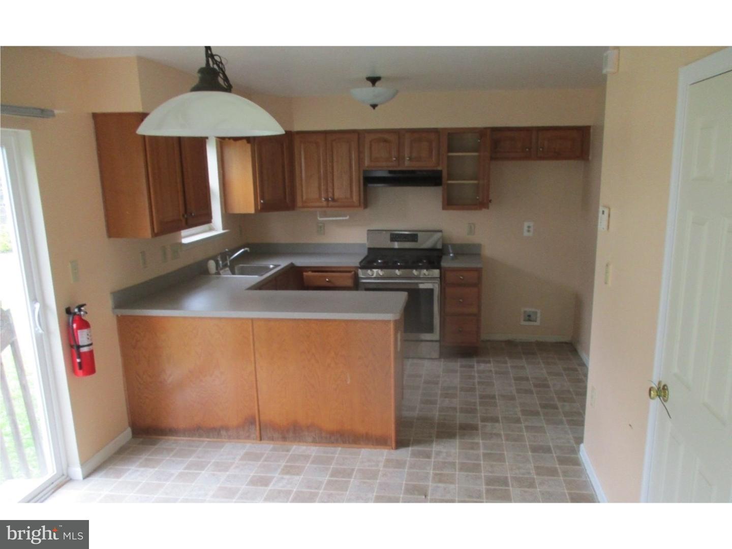 106 Harmony Cir Road Sicklerville, NJ 08081 - Photo 4 of 11 Kitchen