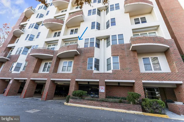 $2,400 | 301 South Reynolds Street, Unit 202, Alexandria, VA 22304