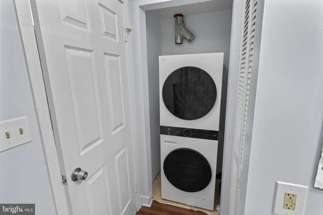 $2,400 | 301 South Reynolds Street, Unit 202, Alexandria, VA 22304