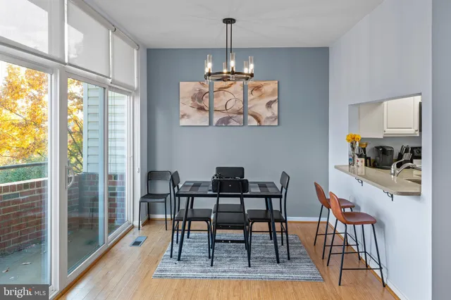 $2,400 | 301 South Reynolds Street, Unit 202, Alexandria, VA 22304