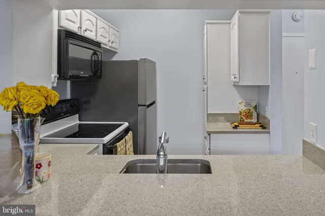 $2,400 | 301 South Reynolds Street, Unit 202, Alexandria, VA 22304