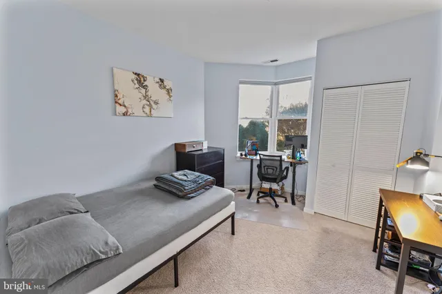 $2,400 | 301 South Reynolds Street, Unit 202, Alexandria, VA 22304